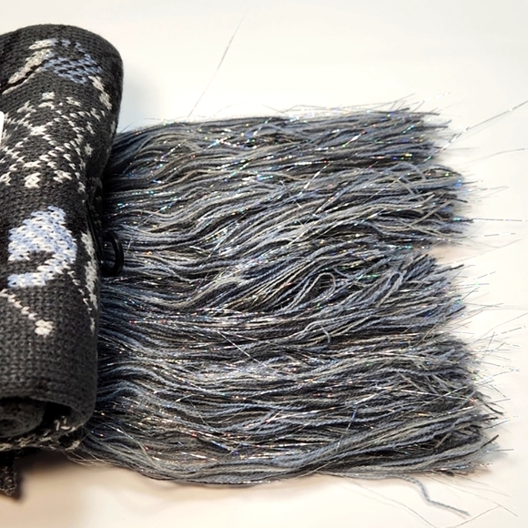 NWT Muk Luks 67" tassel Scarf, Dark Grey Heather OSFM Designed in Milwau… - Picture 13 of 13